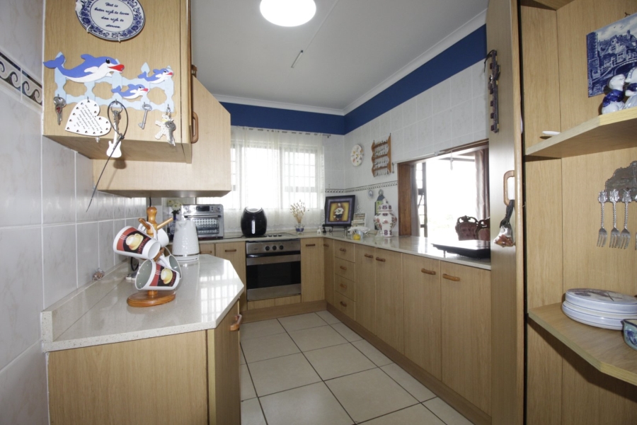 6 Bedroom Property for Sale in Paradise Beach Eastern Cape